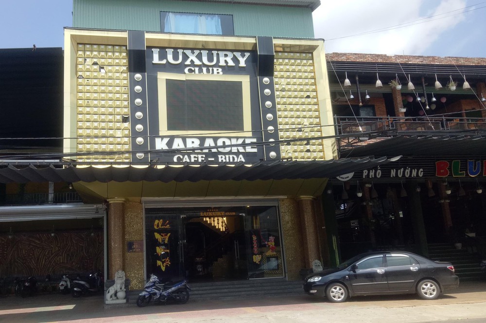 Thi Công Bảng Hiệu Alu Karaoke Luxury
