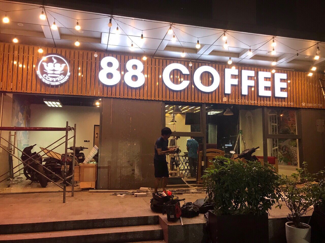 Thi công bảng hiệu hộp đèn chữ nổi quán Cafe