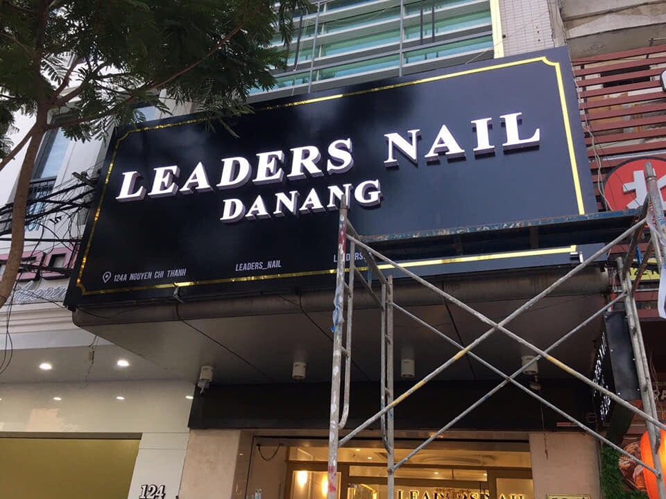 Thi công bảng hiệu hộp đèn chữ nổi Leader Nail Đà Nẵng